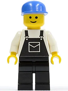 Salopette noire à poches, jambes noires, casquette bleue