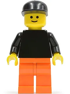 Effen zwart torso met zwarte armen, oranje benen en een zwarte pet.