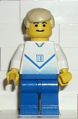 Voetballer van het wit-blauwe team met shirtnummer 10.