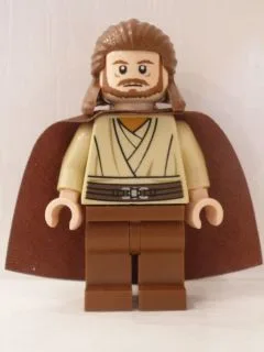 Qui-Gon Jinn – Hellnougatfarbener Kopf, rotbraune Beine und Umhang