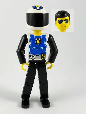Technic-figuur met zwarte benen, wit bovenstuk met politielogo, zwarte armen, witte helm en zwart vizier.