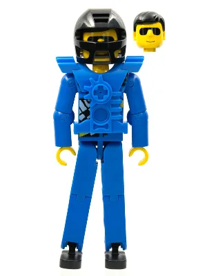 Figurine Technic jambes bleues, haut bleu avec plaque pectorale, cheveux noirs, casque noir - sans autocollants