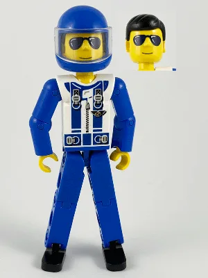 Technic-Figur: Blaue Beine, weißes Oberteil mit Reißverschluss und blauem Schultergurtmuster, blaue Arme, blauer Helm, transparentes Visier