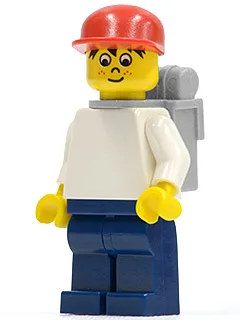 Timmy, dunkelblaue Beine, rote Mütze, Rucksack