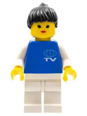 Petit motif logo TV, jambes blanches, cheveux noirs en queue de cheval