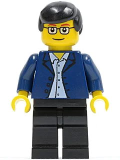 Dunkelblaue Jacke, hellblaues Hemd, schwarze Beine, eckige Brille, schwarzes Männerhaar