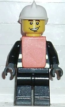 Pompier - Bandes réfléchissantes, jambes noires, casque de pompier blanc, sourire, gilet orange