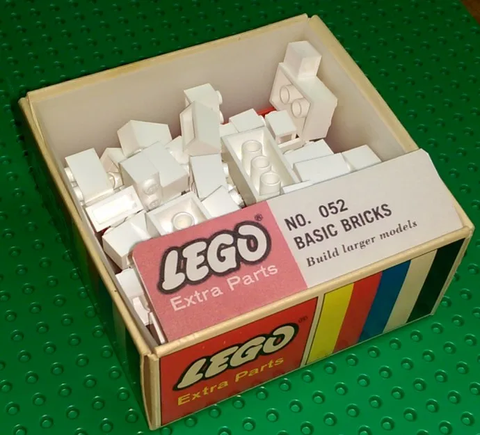 Assorted basic bricks - White