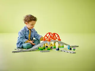 Eisenbahnbrücke und Gleise