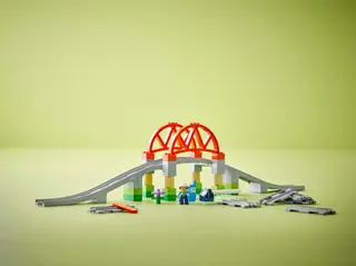 Eisenbahnbrücke und Gleise