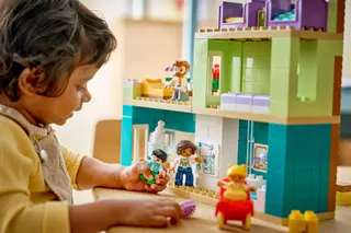 Maison familiale moderne 3 en 1 avec figurines