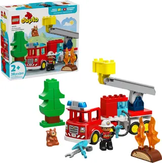 Feuerwehrwagen mit Schlauch und Feuerwehrmann
