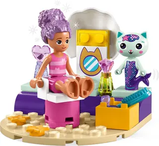 Gabby & MerCat's Schiff & Spa