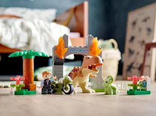 T. rex und Triceratops Dinosaurier-Ausbruch