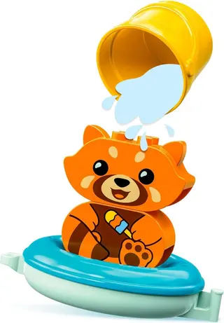 Badespaß: Schwimmender Roter Panda