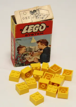 Lasst uns mit LEGO spielen