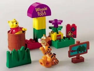 Winnie Puuh und Tigger spielen Verstecken