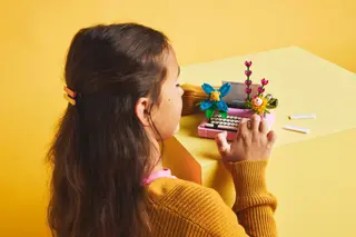 Machine à écrire à fleurs