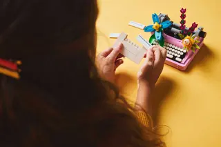 Machine à écrire à fleurs
