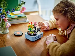 Platenspeler met bloemen