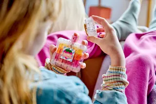 Parfümflasche mit Blumendekor