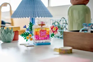 Parfümflasche mit Blumendekor