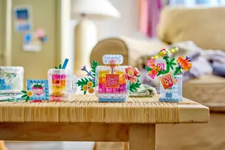 Parfümflasche mit Blumendekor