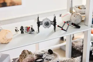 TIE Fighter met Imperial Hangar Rack