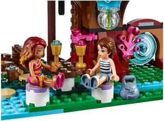 The Elves' Treetop Hideaway