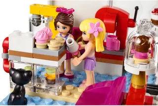 Heartlake Cupcake Café
