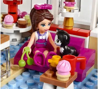 Heartlake Cupcake Café