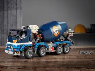 Camion malaxeur à béton
