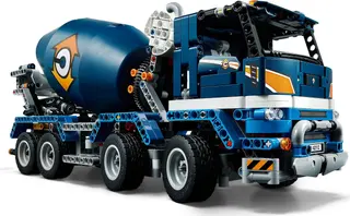 Camion malaxeur à béton