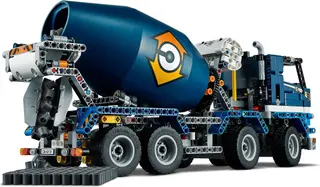 Camion malaxeur à béton