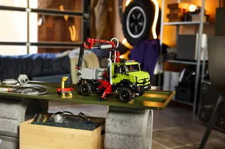 Mercedes-Benz Unimog U 5023 avec grue