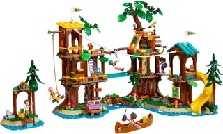 Camp d'aventure cabane dans les arbres