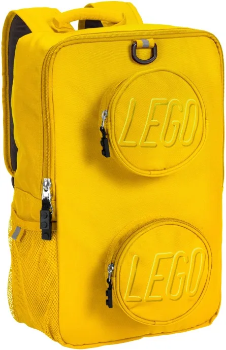 Gelber Rucksack aus Ziegelstein