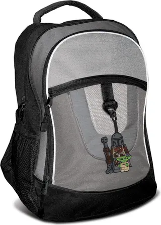 De Mandalorian met het kinderbagagelabel