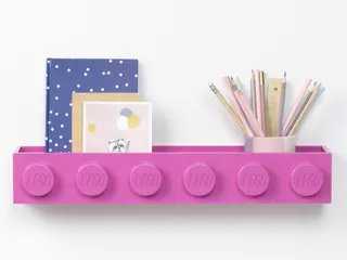 Roze bakstenen boekenrek