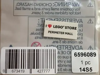 Ich liebe die Fliesen an der Außenfassade des LEGO Stores.