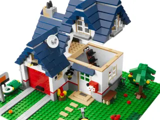 Apple Tree House