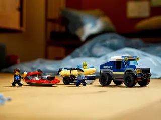 Elite politieboottransport