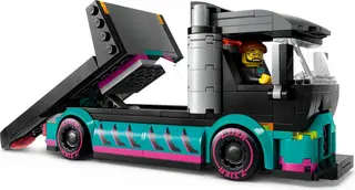 Raceauto en autotransporter
