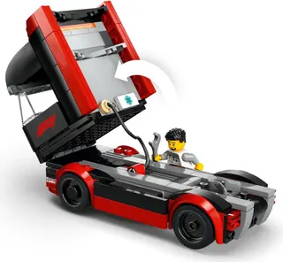 F1-Truck mit RB20- und AMR24-F1-Autos