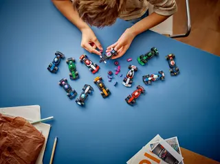 LEGO Sammelfiguren - Formel-1-Rennwagen {Box mit 6 zufällig ausgewählten Packungen}