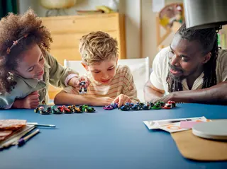 LEGO Sammelfiguren - Formel-1-Rennwagen {Box mit 6 zufällig ausgewählten Packungen}