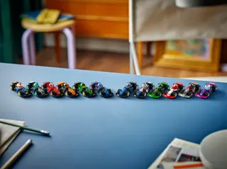 LEGO Sammelfiguren - Formel-1-Rennwagen {Box mit 6 zufällig ausgewählten Packungen}