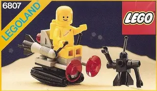 Weltraumschlitten mit Astronaut und Roboter
