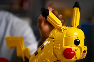 Pikachu und Pokéball