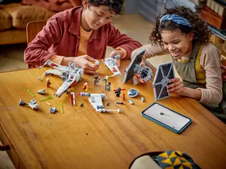Fusion de chasseurs TIE et de X-wings
